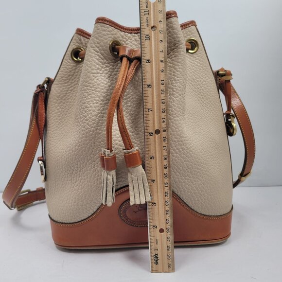 VTG Dooney & Bourke Women's Cream Pebble Leather Drawstring Bucket Bag - Picture 9 of 10